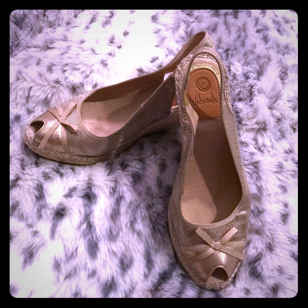 Vidorreta open toe gold espadrilles, size 40